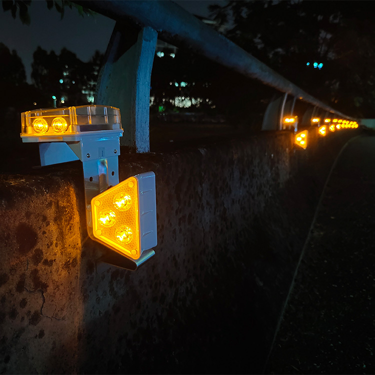 Lampă Solară Avertizare Parapet RoTrafic HT-GRL-W1 | >1000m | Wireless Sync/Chase - imagine 2